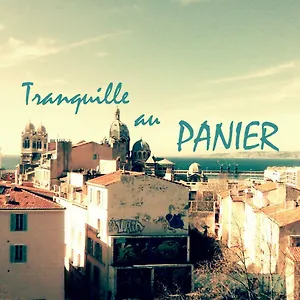 Apartment Tranquille Au Panier Face A La Mer, Marseilles
